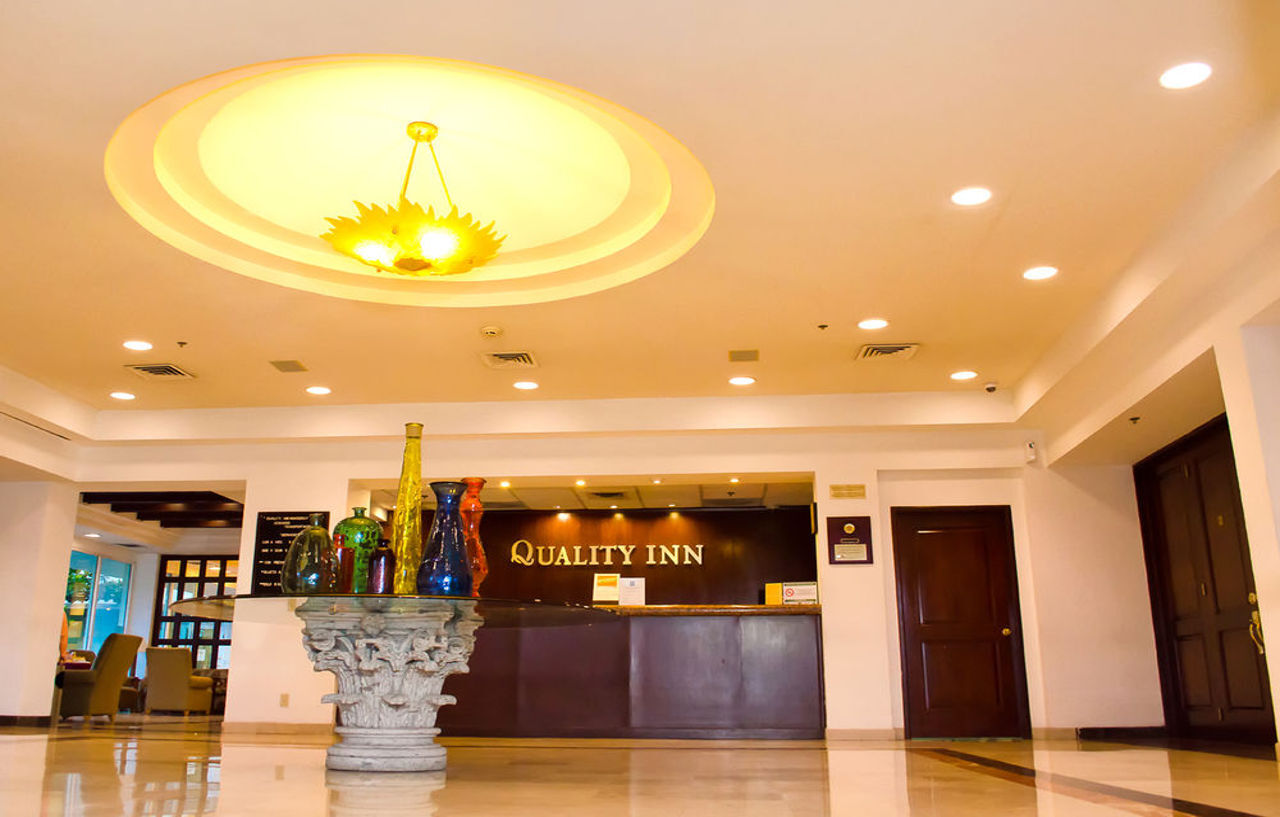 Quality Inn Monterrey La Fe Eksteriør billede